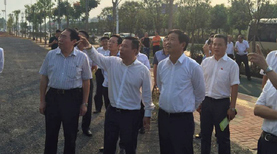 湖南省副省長(zhǎng)何報(bào)翔一行考察湖南長(zhǎng)鹿度假區(qū)項(xiàng)目