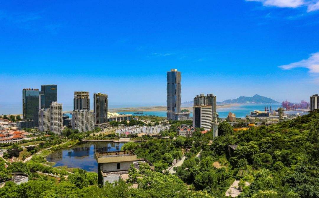 連云港市委書(shū)記項(xiàng)雪龍會(huì)見(jiàn)中金國(guó)泰董事長(zhǎng)鄭建龍